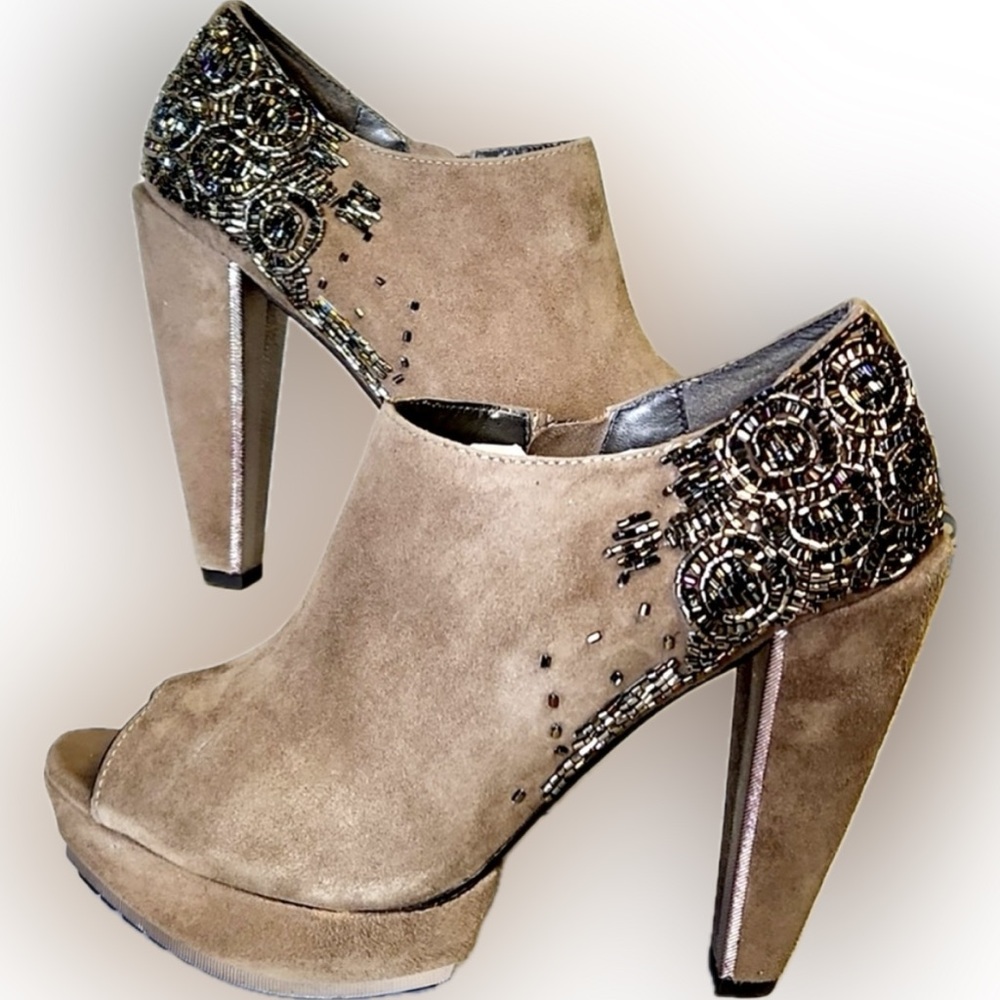 Sam Edelman “UNA” Suede Peep-Toe Zippered Ankle Booties (SIZE 7)…